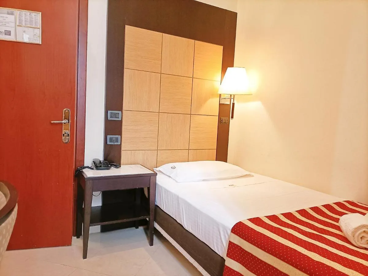 Hotel Fiorella Milano 3*,