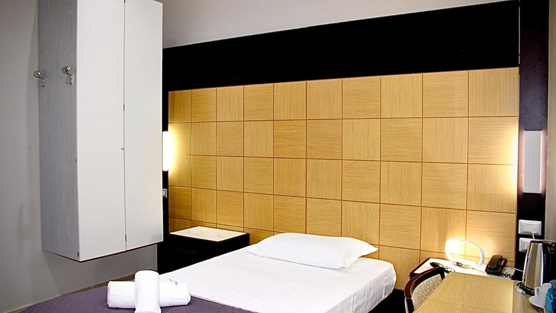 Hotel Fiorella Milano 3*,