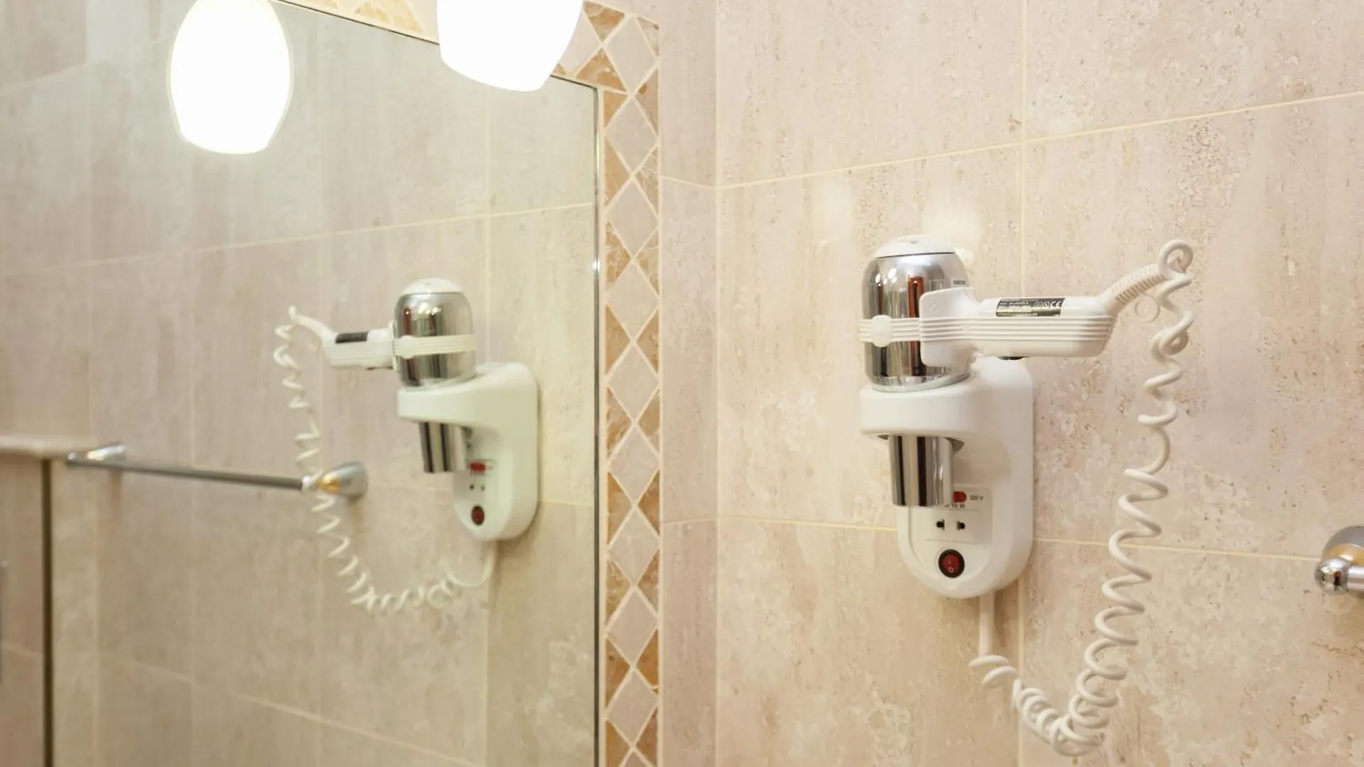 Hotel Fiorella Milano 3*,
